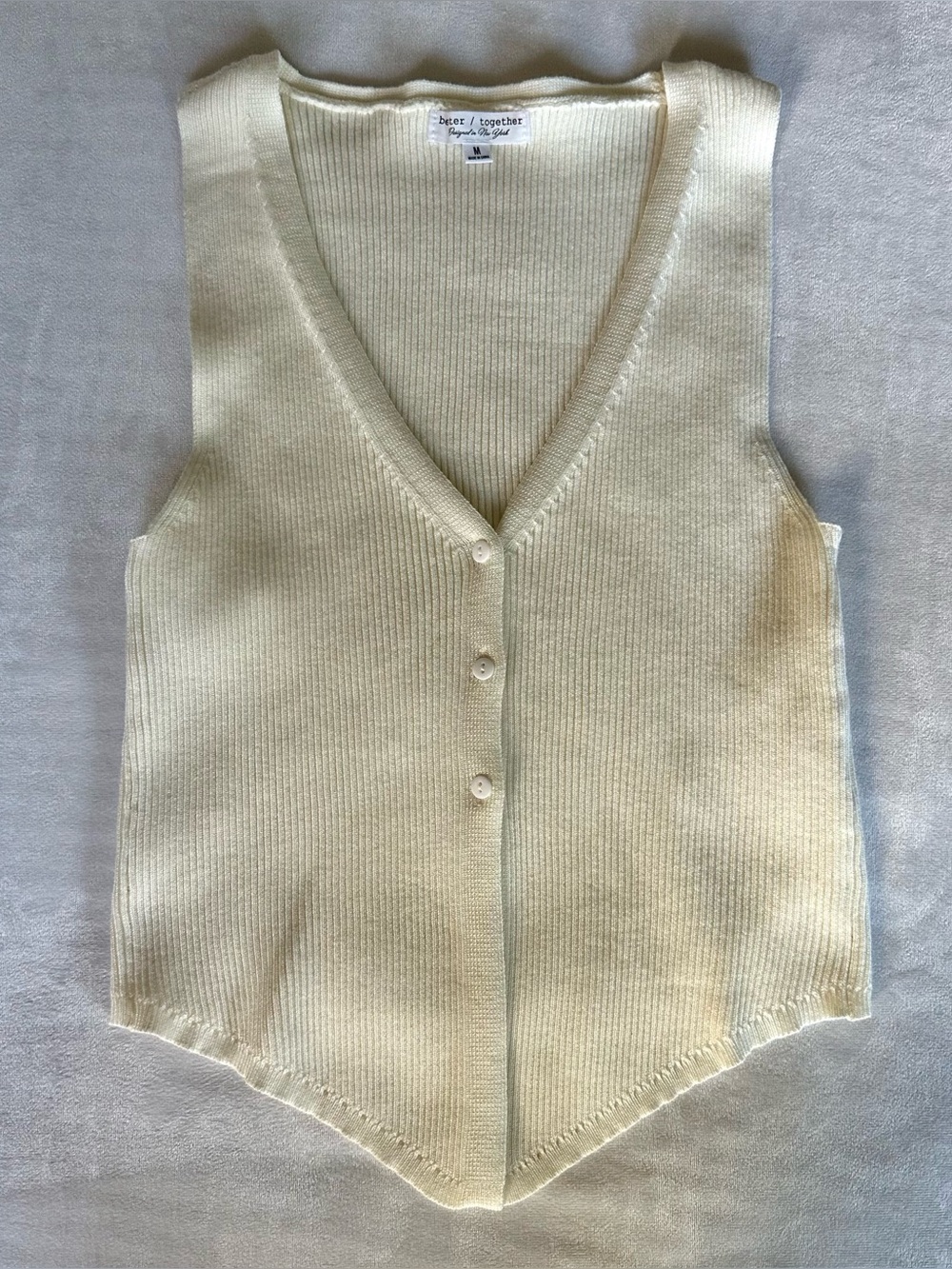 nwt 80% rayon/20% polyester cream rib knit button up vest/tank / sz med